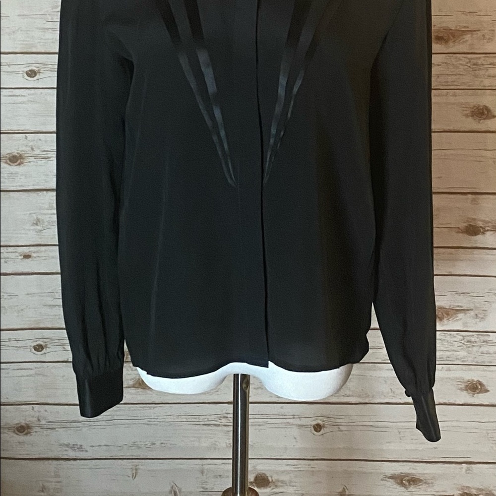 Vintage Carlisle black 100% silk pleated front button-down blouse Size 10 - Picture 2 of 9